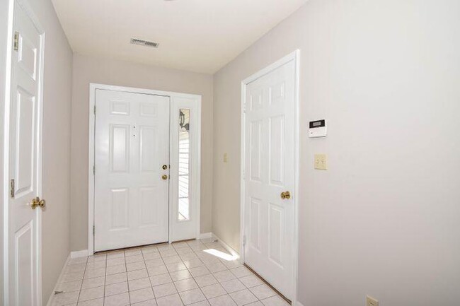 Building Photo - 1608 Apple Valley Ct