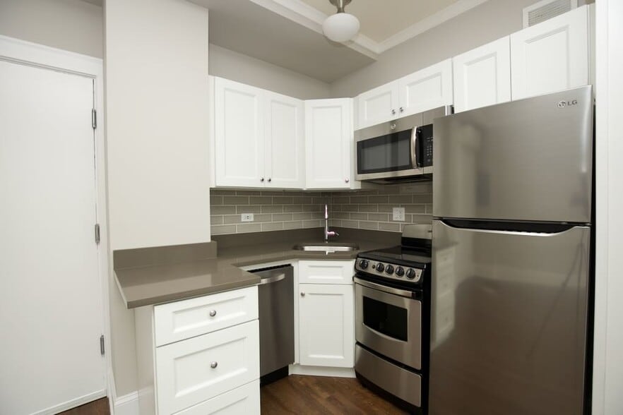 Building Photo - 817 W Lakeside Pl