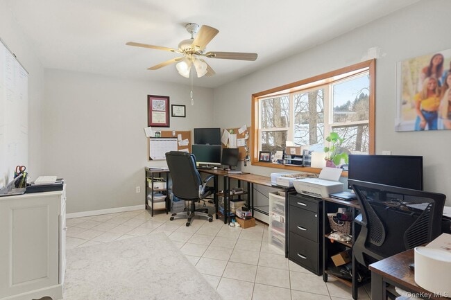 Building Photo - 946 NY-311