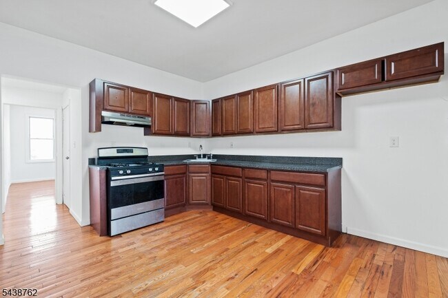 Building Photo - 1043 Hunterdon St