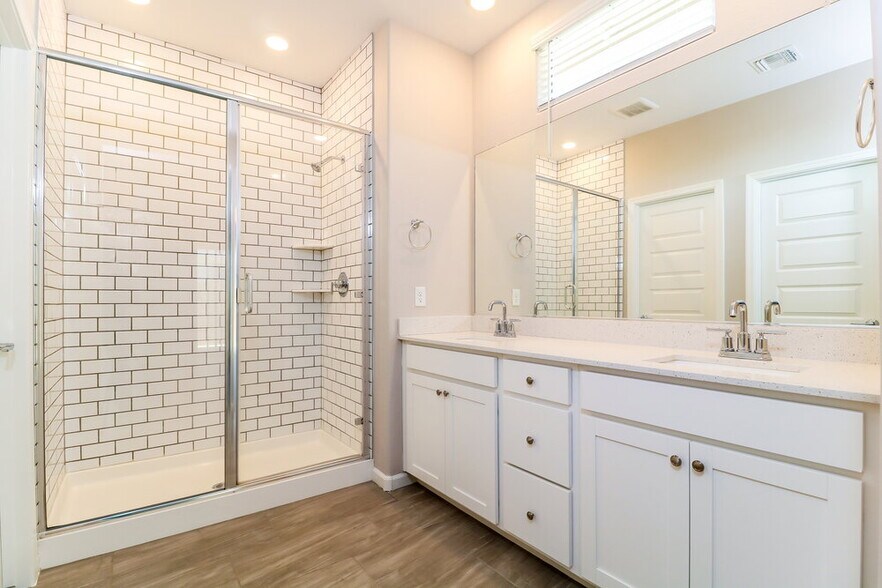 Building Photo - 20251 W Buchanan St