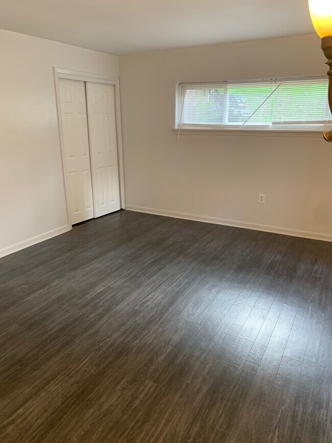 Building Photo - 2744 Miles Cir