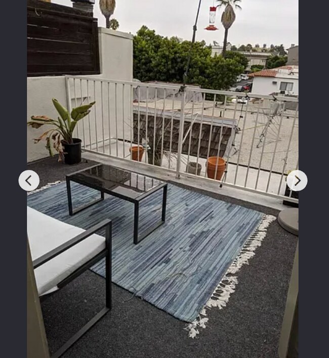 Deckl - 9808 Regent St