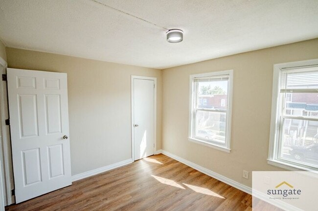 Building Photo - 5318 Patrick Henry Dr
