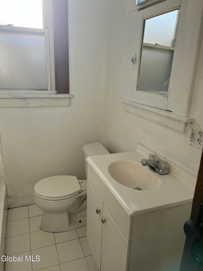 Building Photo - 154 Spring St