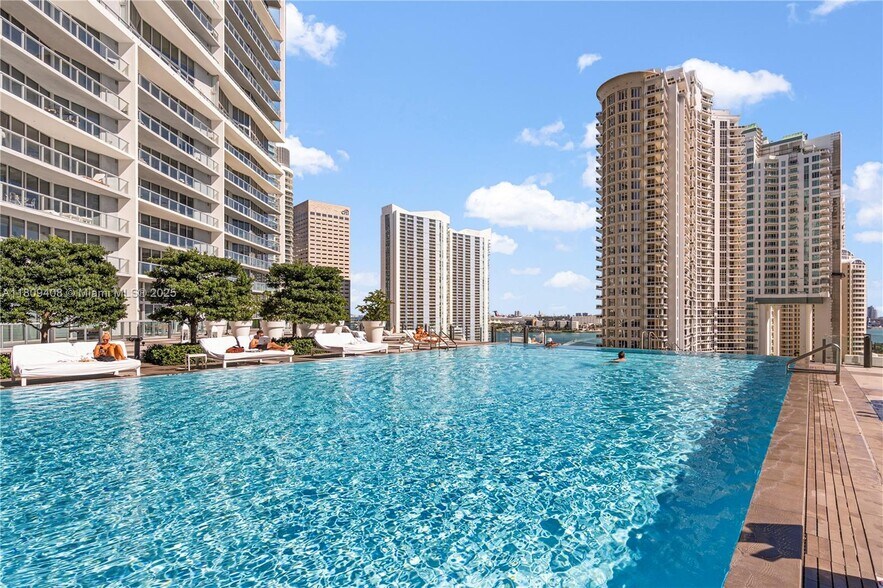 Building Photo - 495 Brickell Ave