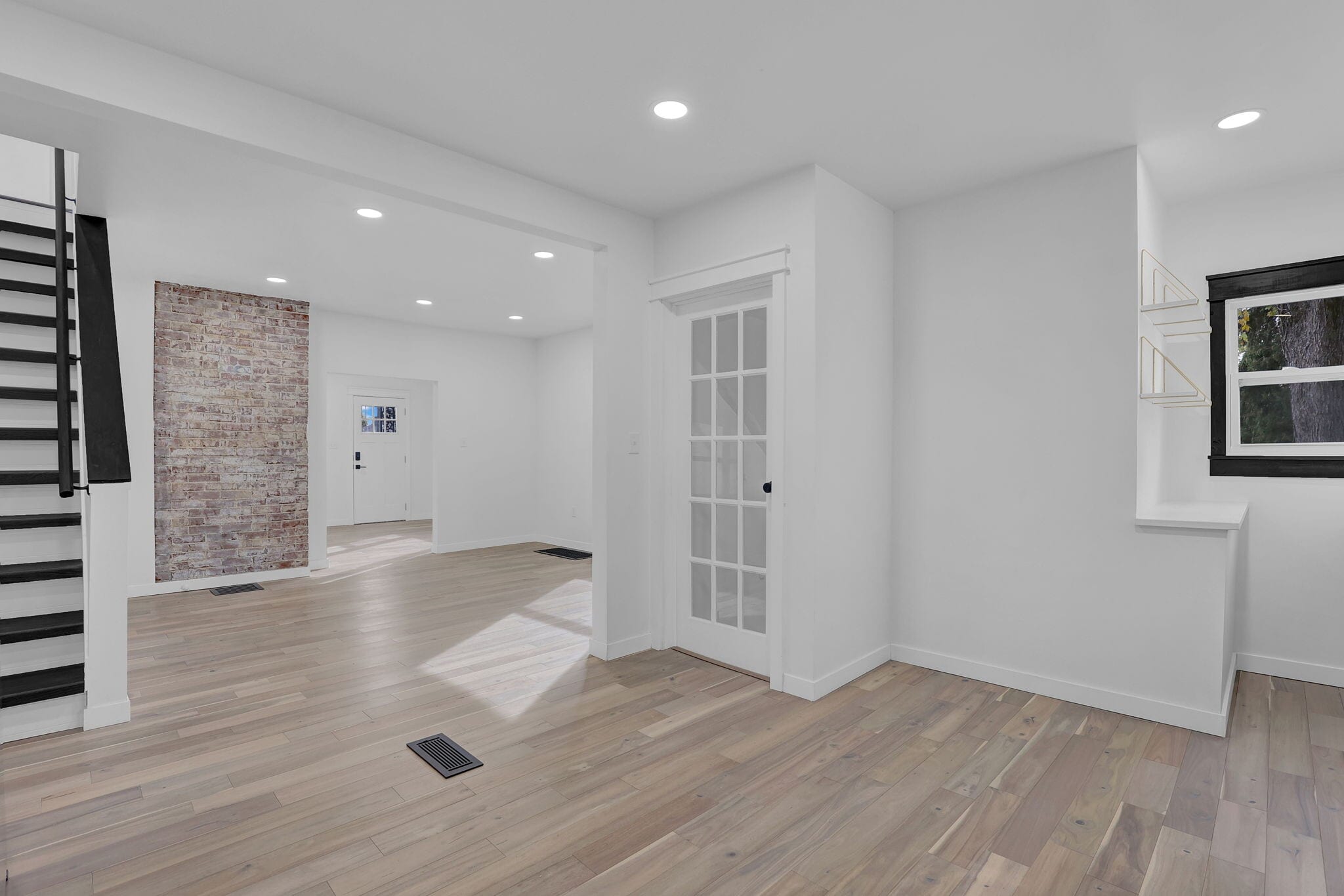 Building Photo - 119 N Ohio Ave