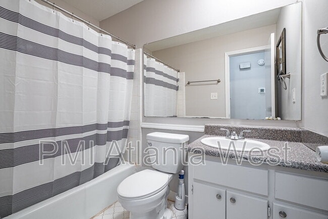 Building Photo - 2135 Knighton Dr