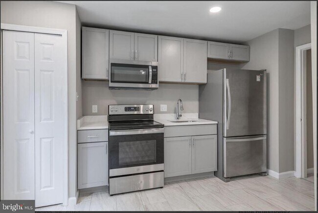 Building Photo - 46607 Carriage Ct