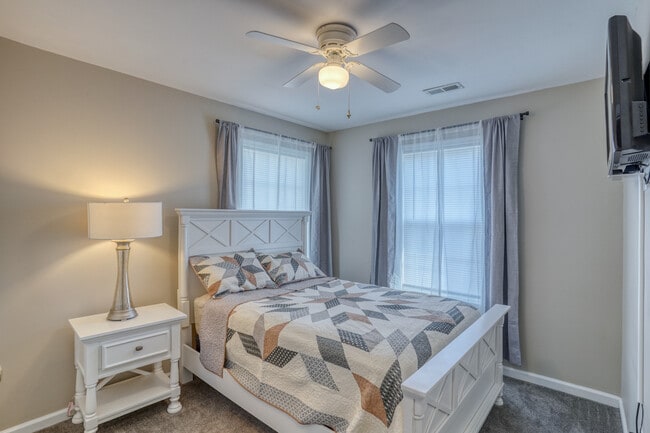 Building Photo - Fairfield Townhome