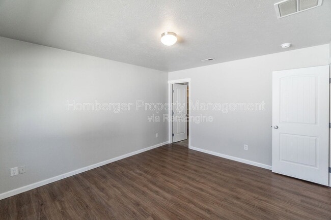 Building Photo - 9105 W Red St