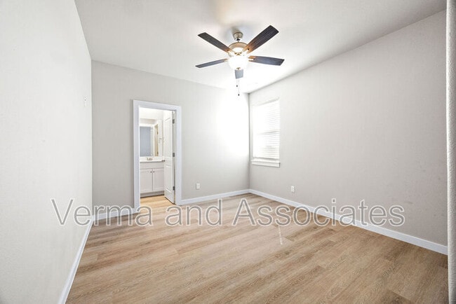 Building Photo - 1801 SW Poigai Wy