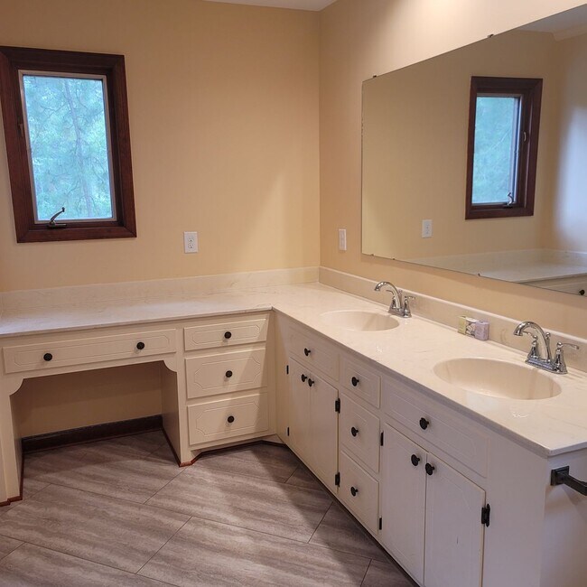 Building Photo - Beautiful Property Located in Seven Lakes ...