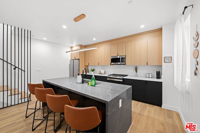 Building Photo - 839 N McCadden Pl