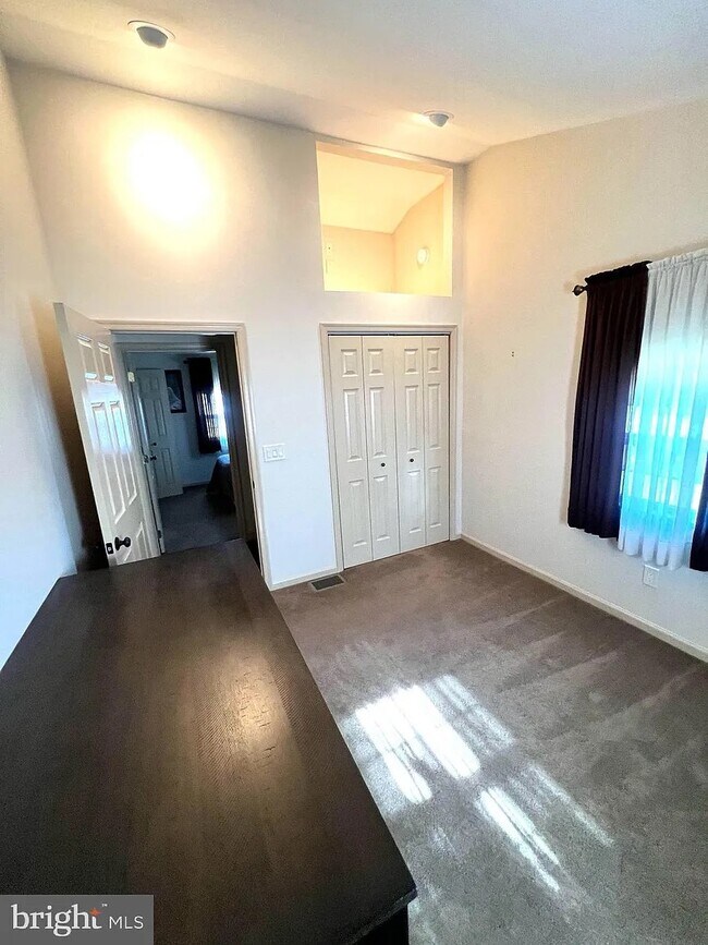 Building Photo - 754 Mechanic St