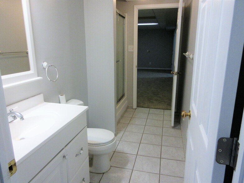Building Photo - 206 Crescent Ave