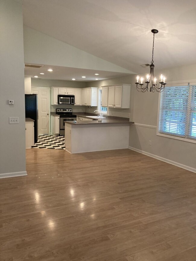 Building Photo - Lindley Park 3 bedroom