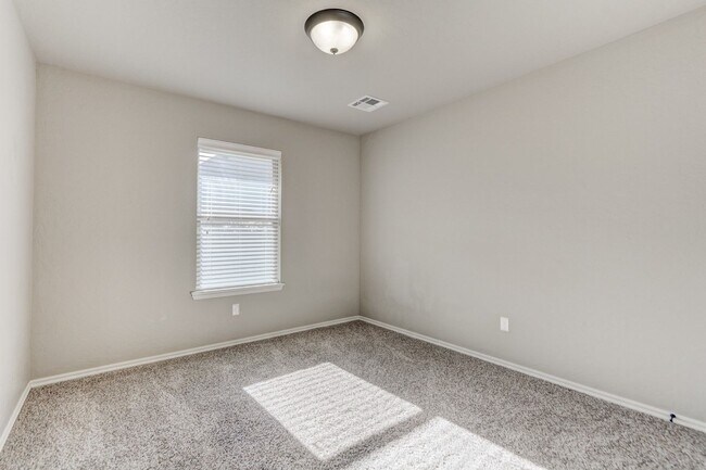 Building Photo - 308 Stoneridge Dr