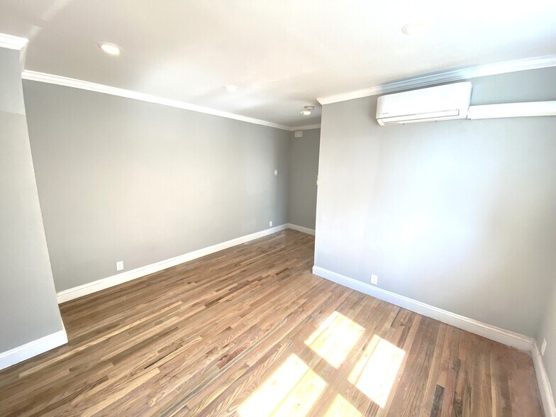 Building Photo - 1229 W Porter St