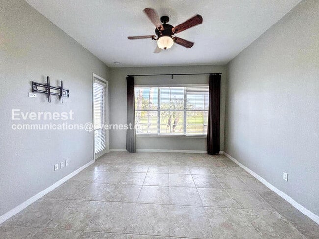 Building Photo - 296 Del Sol Ave