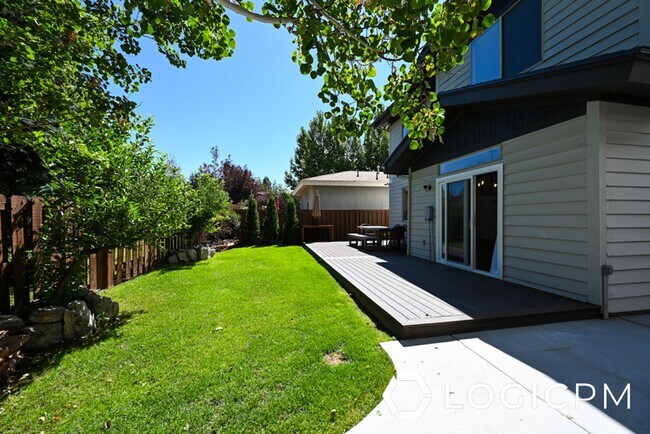 Building Photo - 1034 Lincoln Ln