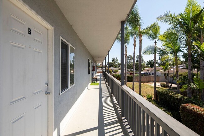 Building Photo - 1Br in Carlsbad with Parking ~ Less than a Mile from the Beach!