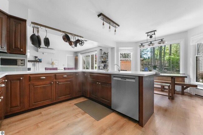 Building Photo - 1310 Peninsula Ct