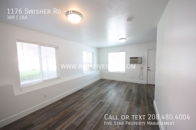 Building Photo - Fall In Love With This 3 Bedroom 1.5 Bathr...