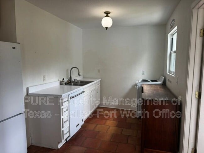 Building Photo - 2021 Bluebonnet Dr