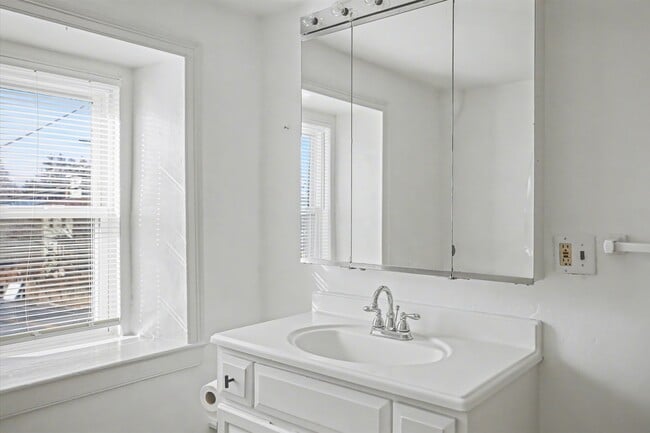 Building Photo - 739 Sergeantsville Rd