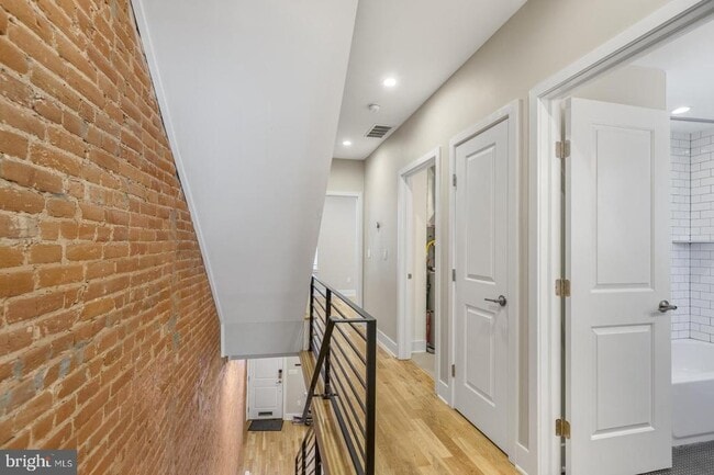 Building Photo - 912 Ellsworth St