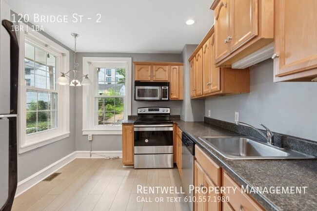 Building Photo - 1BR 1BA Apt.located in Downtown Phoenixvil...