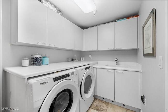 Building Photo - 1050 Borghese Ln