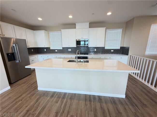 Building Photo - 1741 N Desert Foothills Dr