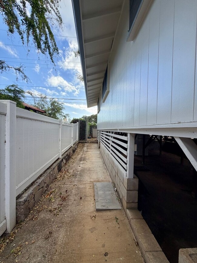 Building Photo - Newly Renovated 3BR Kapahulu Home with Private Yard and Gated Parking Near Waikiki