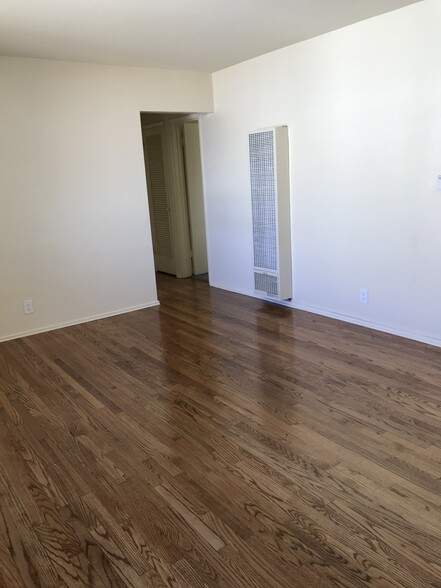 Building Photo - 830 Felspar St