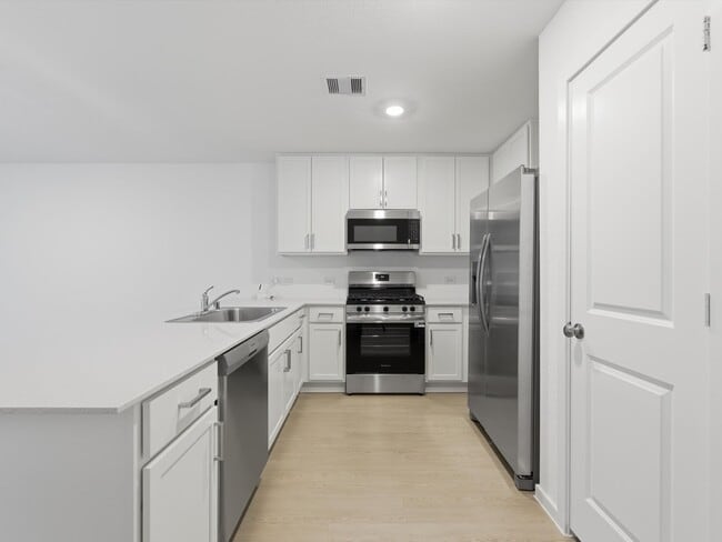 Building Photo - 25409 Carnation Ct