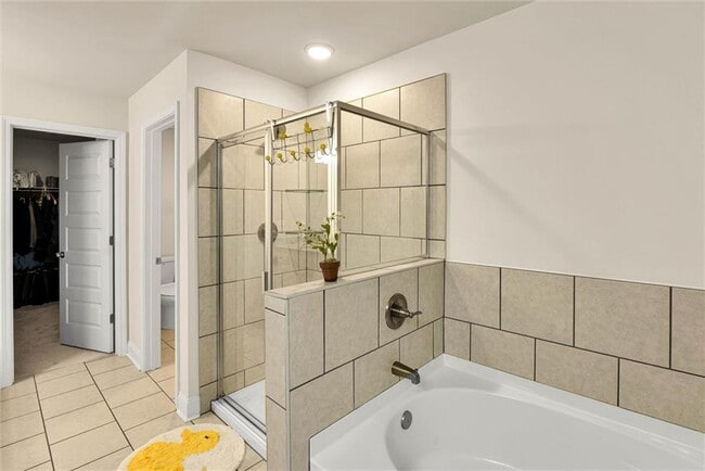 Building Photo - 2423 Chene Dr
