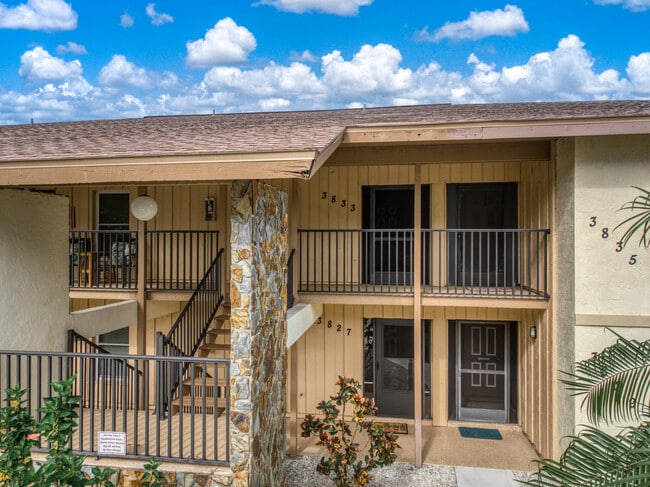 Building Photo - 3833 Edgewater Dr