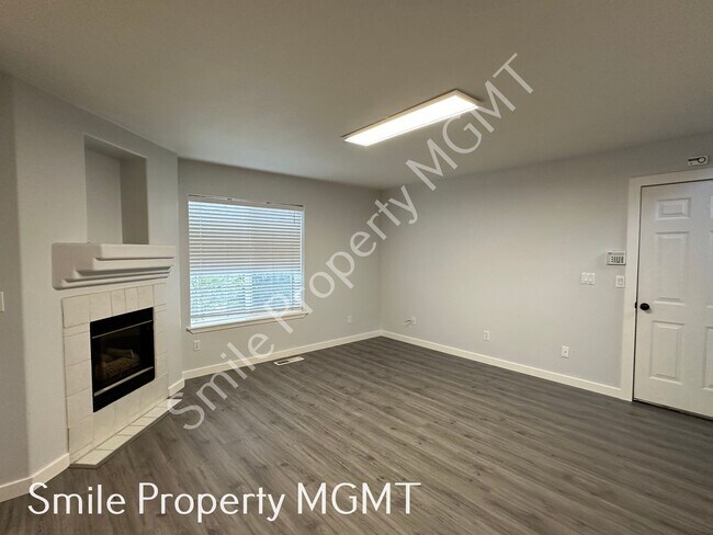 Building Photo - 3 Bedroom House in Happy Valley