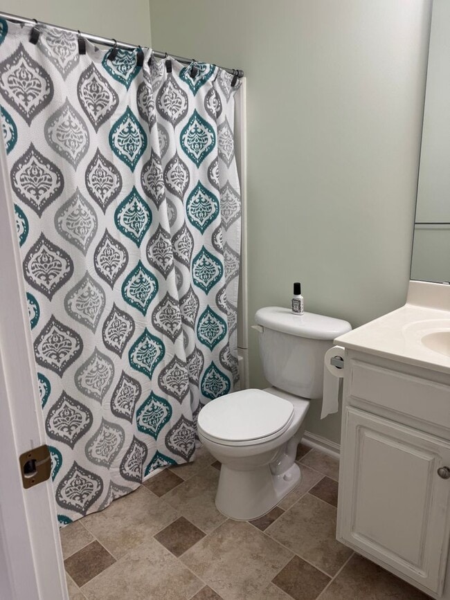 Building Photo - Four Bedroom Home in Curtis Pond