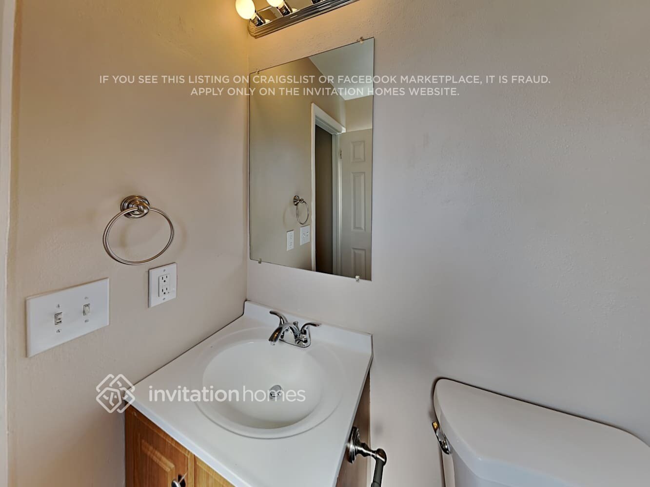 Building Photo - 1425 S Olathe Way