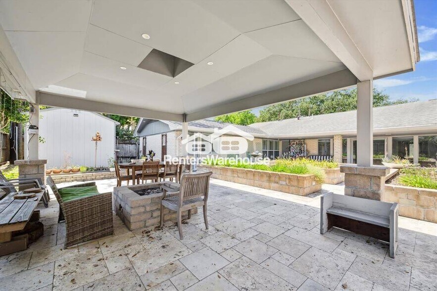 Building Photo - 5223 Braesvalley Dr