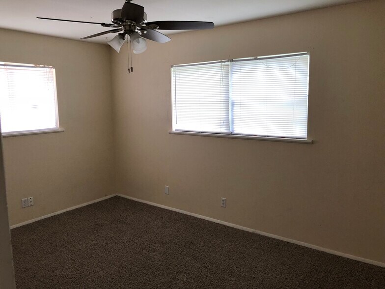 4th bedroom - 2754 Yale