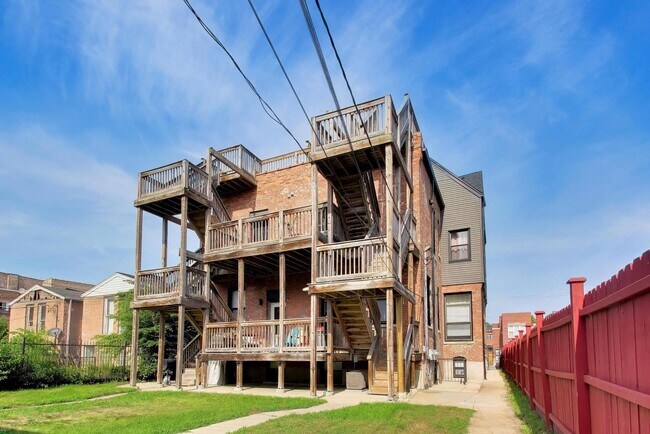 Building Photo - 3330 S Indiana Ave