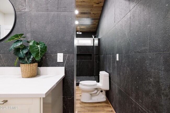 Building Photo - 5226 E Kathleen Rd