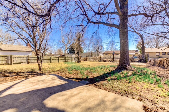 Building Photo - Gorgeous Midtown 3 Bedroom Remodel!