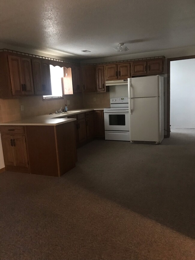 Kitchen- all appliances furnished - 3704 Canal Blvd