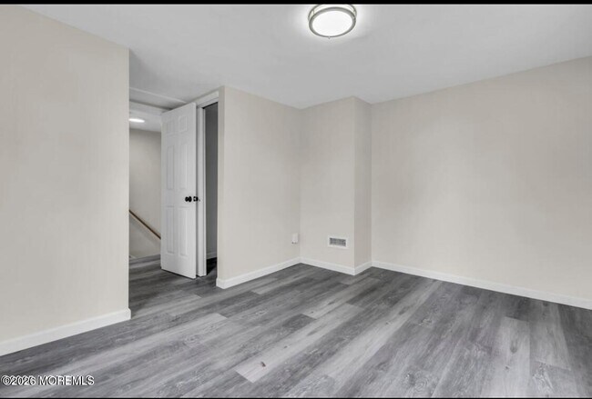 Building Photo - 7 Front St