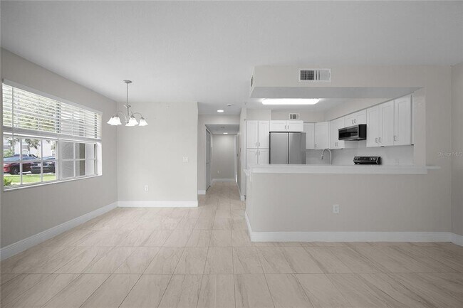 Building Photo - 13929 Fairway Island Dr
